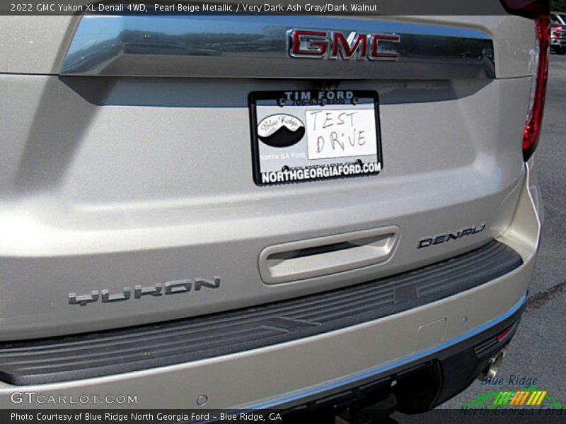 Pearl Beige Metallic / Very Dark Ash Gray/Dark Walnut 2022 GMC Yukon XL Denali 4WD