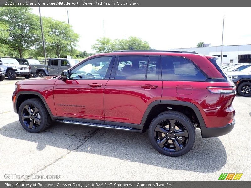 Velvet Red Pearl / Global Black 2023 Jeep Grand Cherokee Altitude 4x4