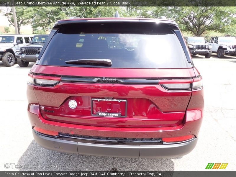 Velvet Red Pearl / Global Black 2023 Jeep Grand Cherokee Altitude 4x4