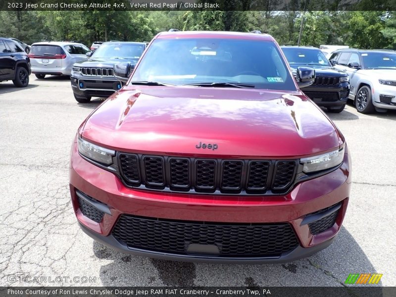 Velvet Red Pearl / Global Black 2023 Jeep Grand Cherokee Altitude 4x4