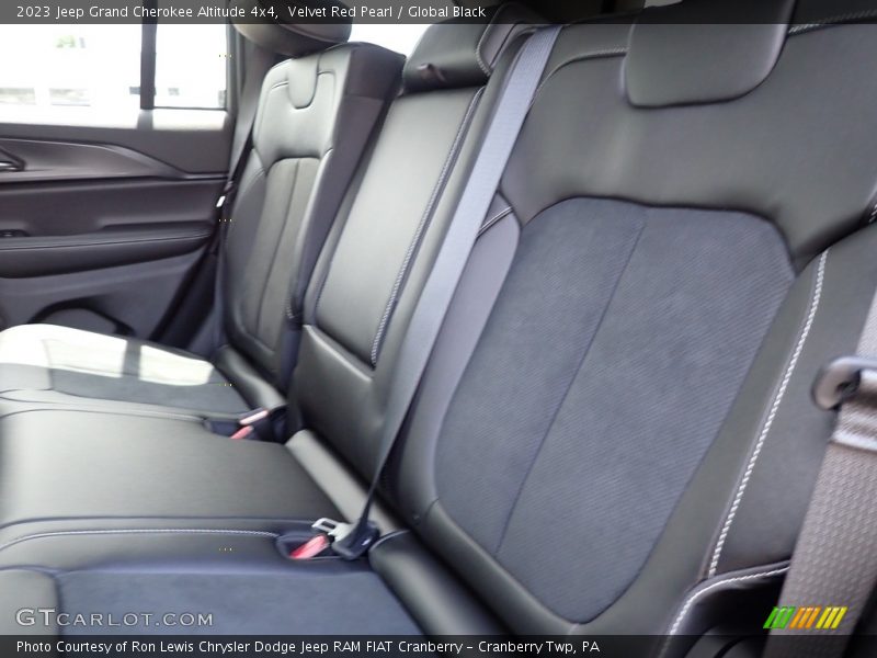 Velvet Red Pearl / Global Black 2023 Jeep Grand Cherokee Altitude 4x4