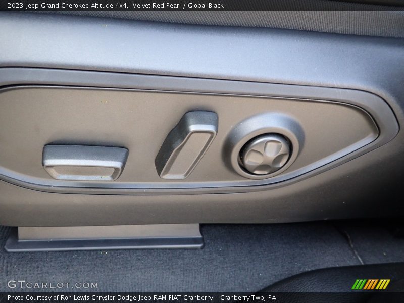 Velvet Red Pearl / Global Black 2023 Jeep Grand Cherokee Altitude 4x4