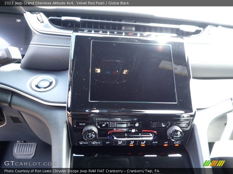 Velvet Red Pearl / Global Black 2023 Jeep Grand Cherokee Altitude 4x4