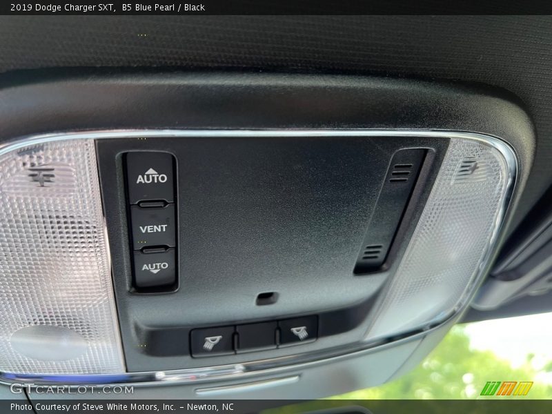 B5 Blue Pearl / Black 2019 Dodge Charger SXT