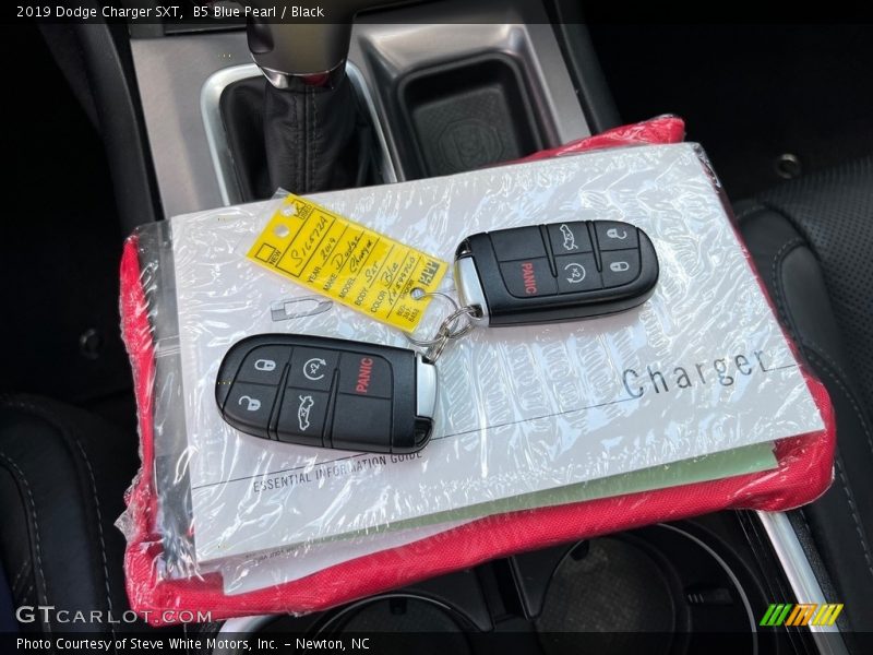 B5 Blue Pearl / Black 2019 Dodge Charger SXT