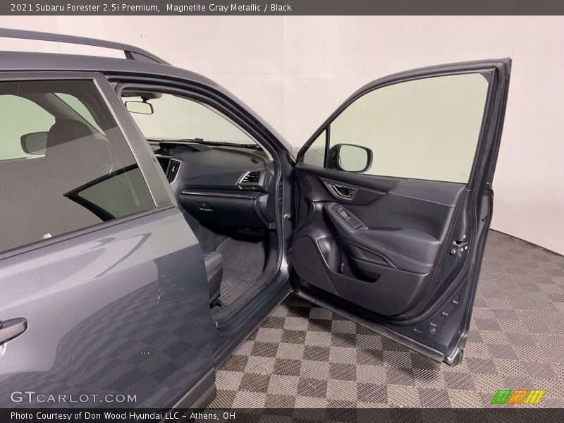 Magnetite Gray Metallic / Black 2021 Subaru Forester 2.5i Premium
