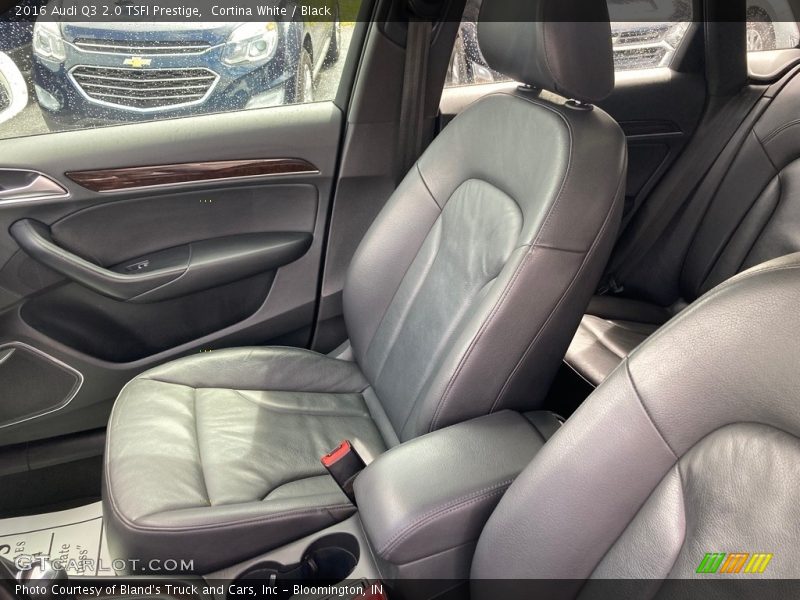 Cortina White / Black 2016 Audi Q3 2.0 TSFI Prestige