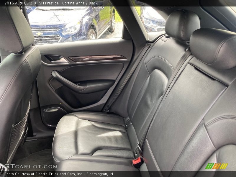 Cortina White / Black 2016 Audi Q3 2.0 TSFI Prestige