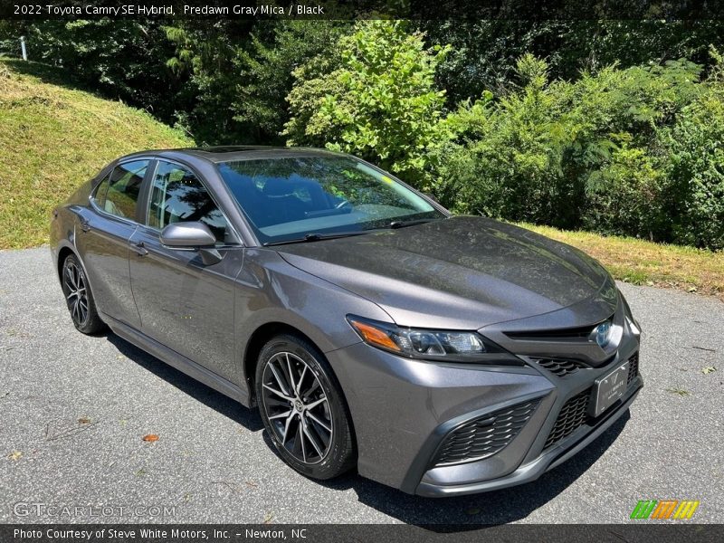 Front 3/4 View of 2022 Camry SE Hybrid
