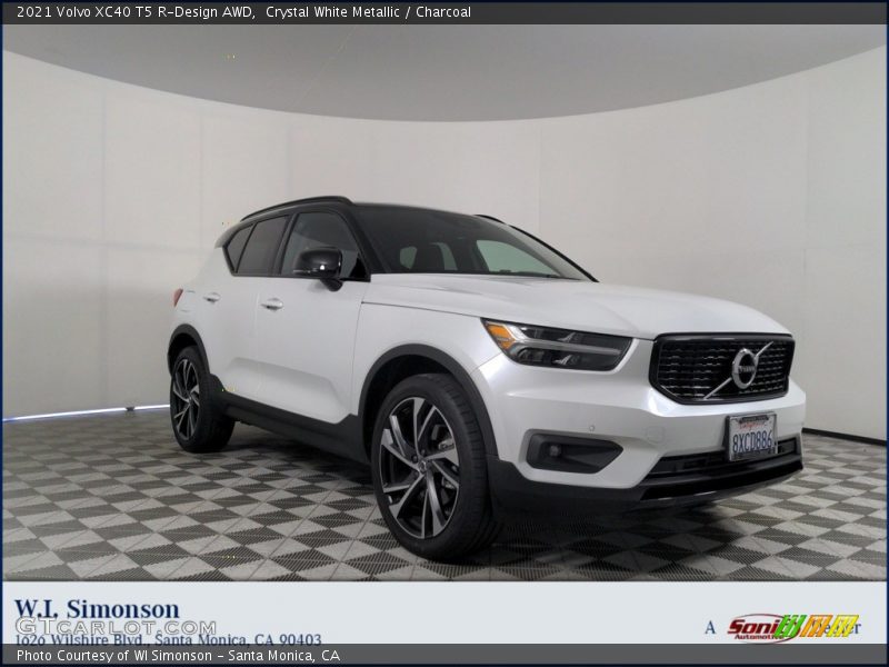 Crystal White Metallic / Charcoal 2021 Volvo XC40 T5 R-Design AWD