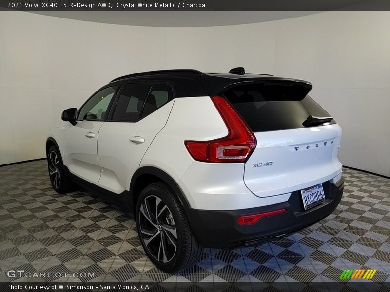 Crystal White Metallic / Charcoal 2021 Volvo XC40 T5 R-Design AWD