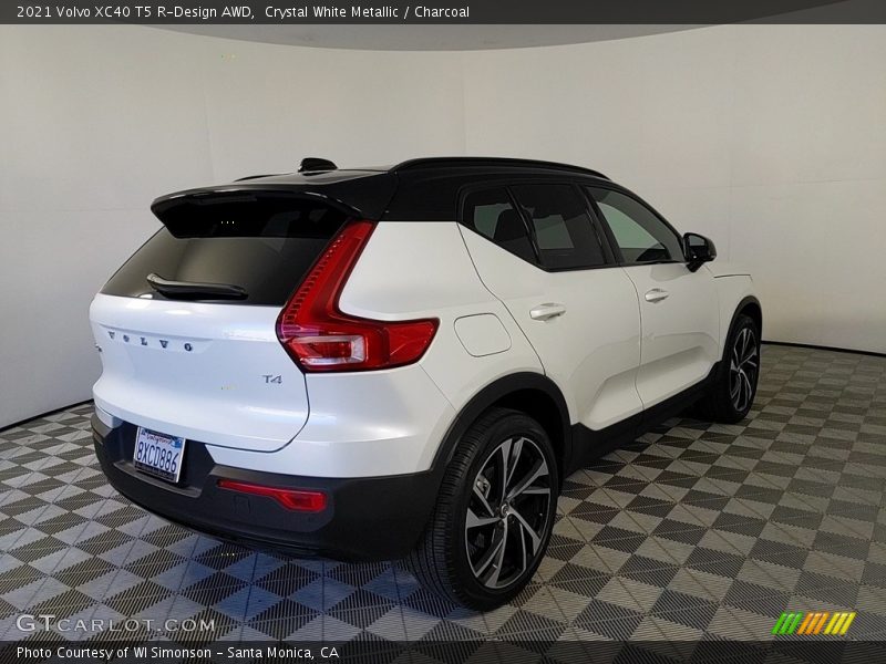 Crystal White Metallic / Charcoal 2021 Volvo XC40 T5 R-Design AWD