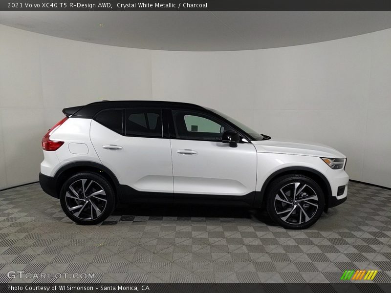 Crystal White Metallic / Charcoal 2021 Volvo XC40 T5 R-Design AWD