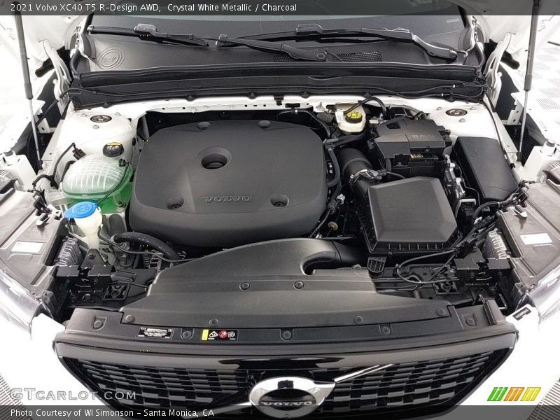 Crystal White Metallic / Charcoal 2021 Volvo XC40 T5 R-Design AWD
