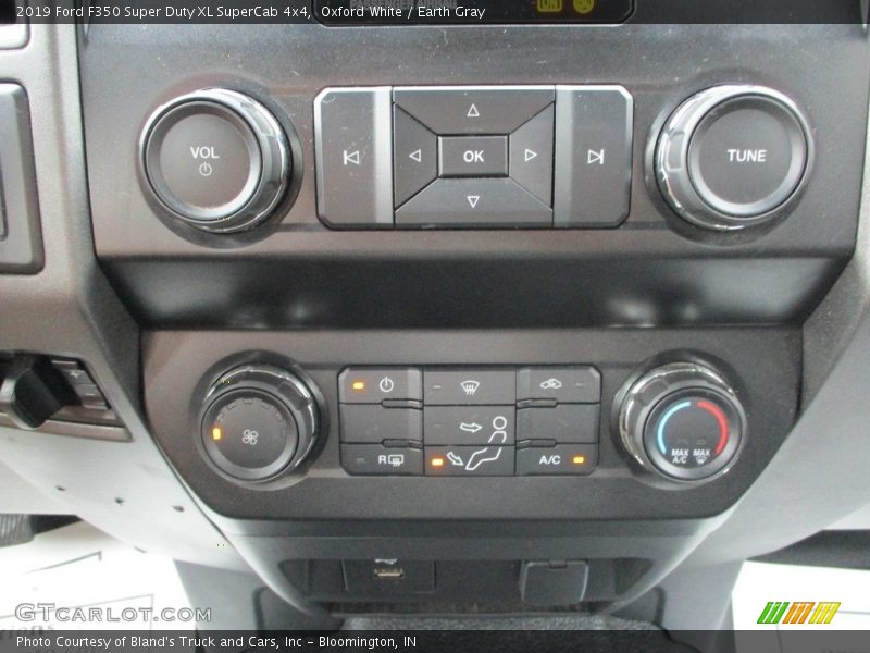 Oxford White / Earth Gray 2019 Ford F350 Super Duty XL SuperCab 4x4