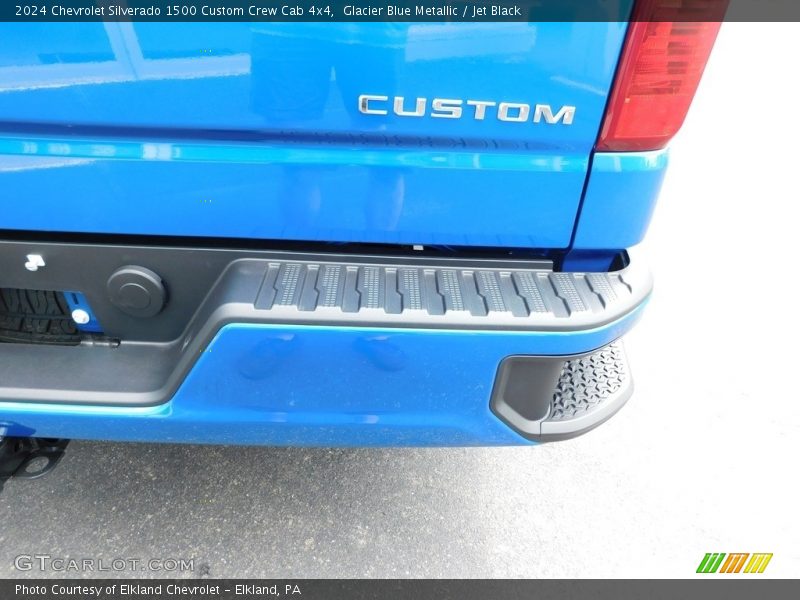  2024 Silverado 1500 Custom Crew Cab 4x4 Logo