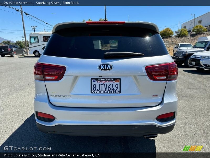 Sparkling Silver / Satin Black 2019 Kia Sorento L