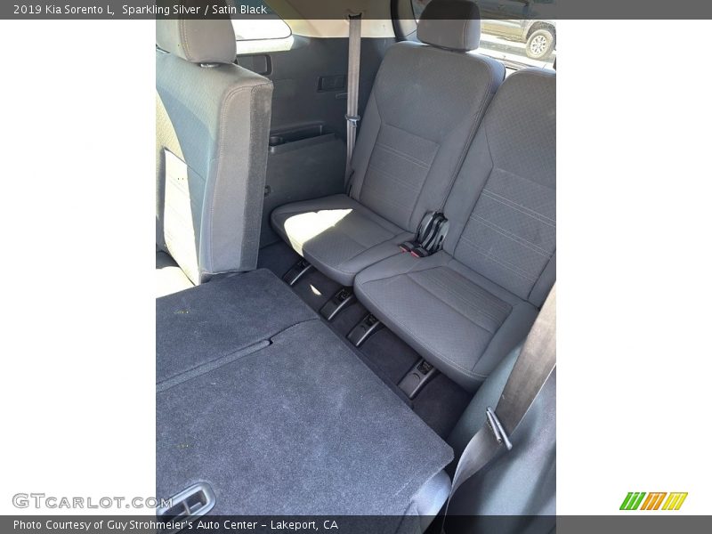 Sparkling Silver / Satin Black 2019 Kia Sorento L