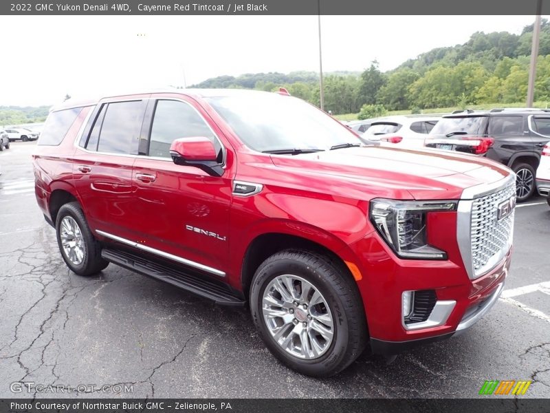 Front 3/4 View of 2022 Yukon Denali 4WD