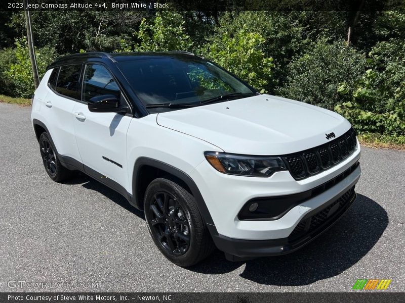 Bright White / Black 2023 Jeep Compass Altitude 4x4