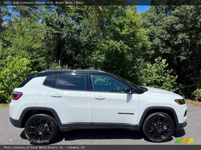 Bright White / Black 2023 Jeep Compass Altitude 4x4