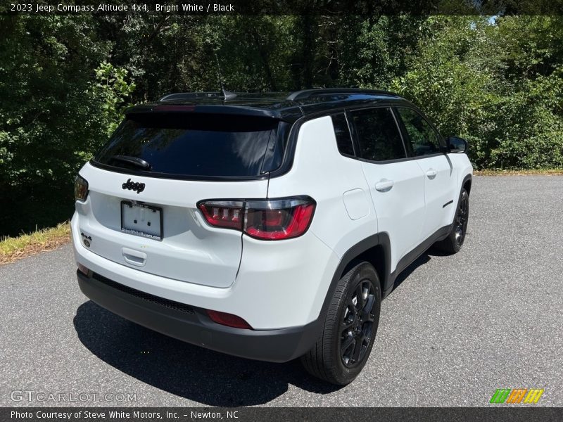 Bright White / Black 2023 Jeep Compass Altitude 4x4