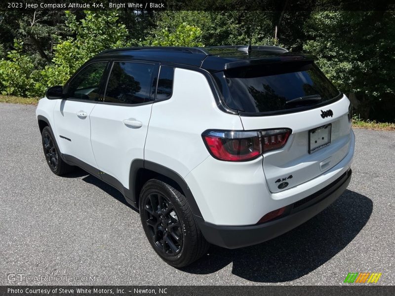 Bright White / Black 2023 Jeep Compass Altitude 4x4