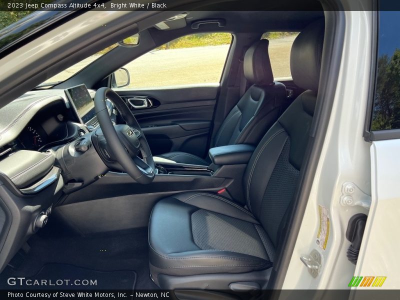 Bright White / Black 2023 Jeep Compass Altitude 4x4