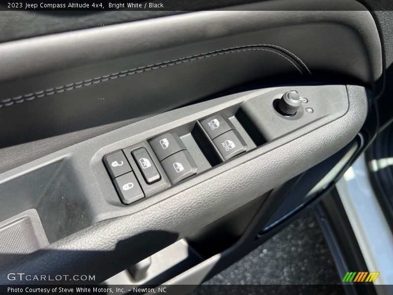 Bright White / Black 2023 Jeep Compass Altitude 4x4