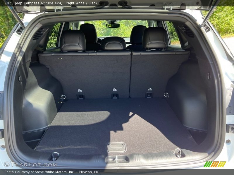 Bright White / Black 2023 Jeep Compass Altitude 4x4