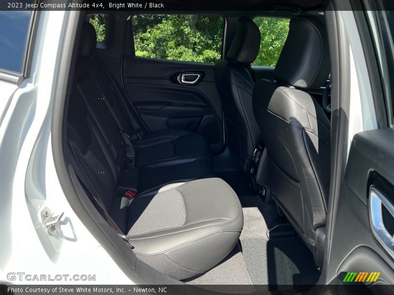 Bright White / Black 2023 Jeep Compass Altitude 4x4