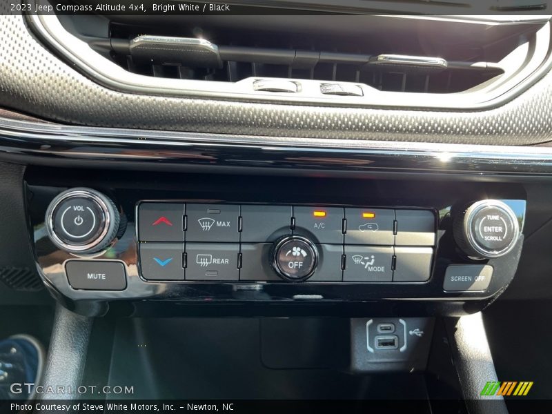 Bright White / Black 2023 Jeep Compass Altitude 4x4
