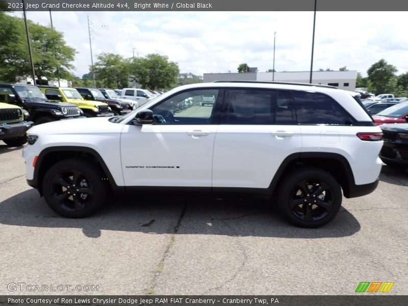 Bright White / Global Black 2023 Jeep Grand Cherokee Altitude 4x4