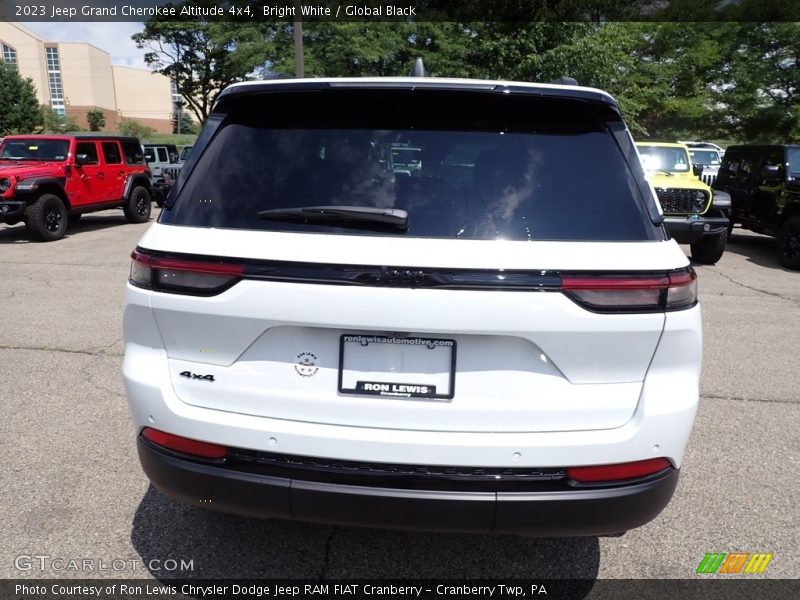 Bright White / Global Black 2023 Jeep Grand Cherokee Altitude 4x4