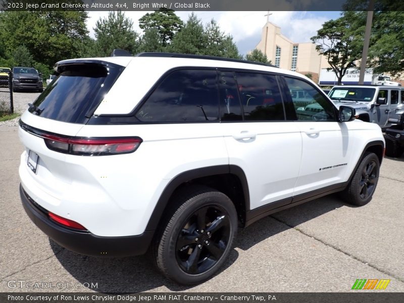 Bright White / Global Black 2023 Jeep Grand Cherokee Altitude 4x4