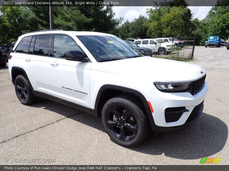 Bright White / Global Black 2023 Jeep Grand Cherokee Altitude 4x4
