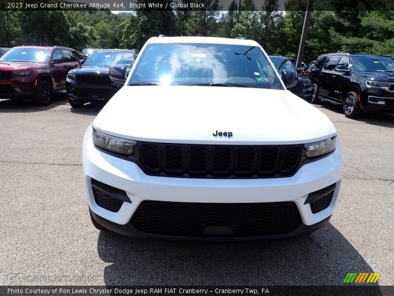 Bright White / Global Black 2023 Jeep Grand Cherokee Altitude 4x4