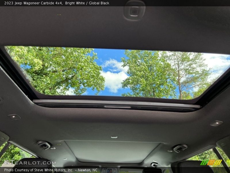 Sunroof of 2023 Wagoneer Carbide 4x4