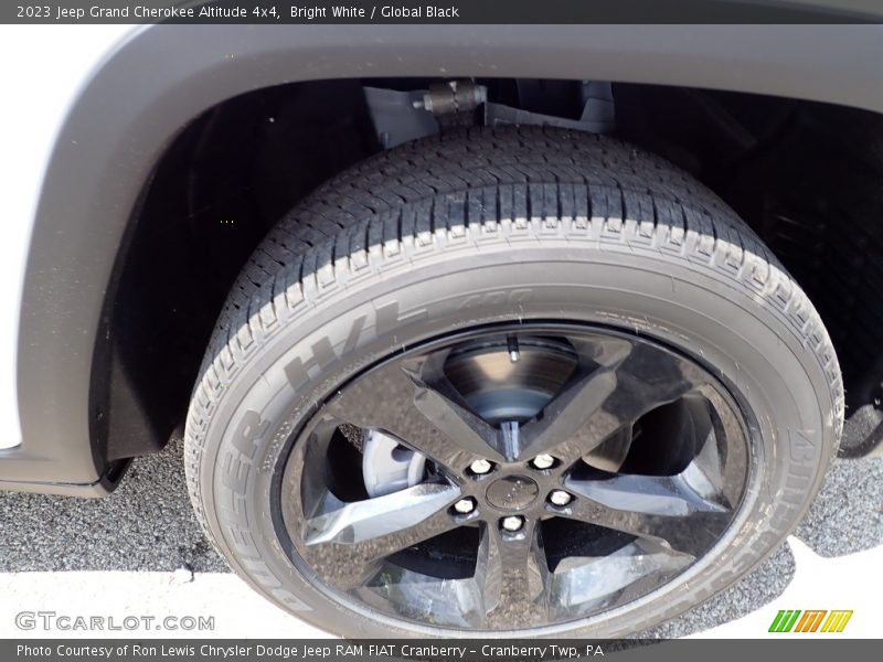 Bright White / Global Black 2023 Jeep Grand Cherokee Altitude 4x4