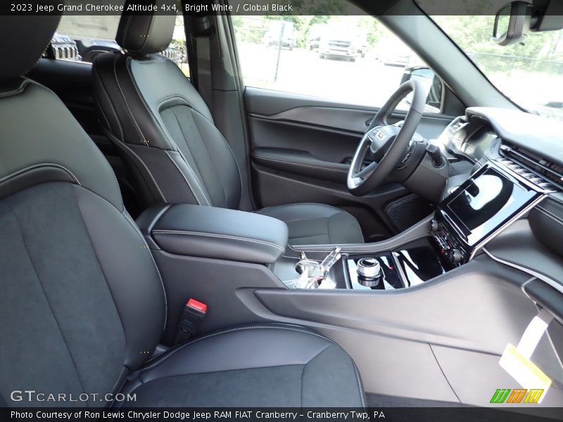 Bright White / Global Black 2023 Jeep Grand Cherokee Altitude 4x4