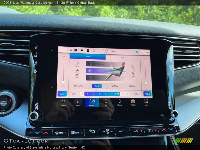 Controls of 2023 Wagoneer Carbide 4x4