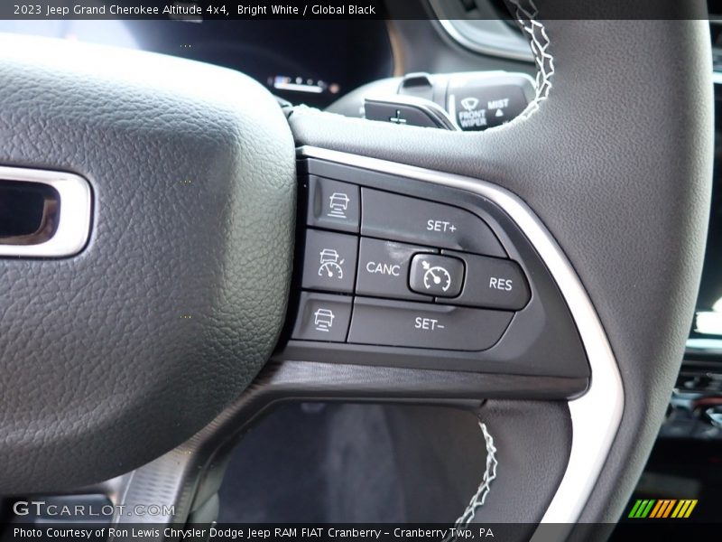 Bright White / Global Black 2023 Jeep Grand Cherokee Altitude 4x4