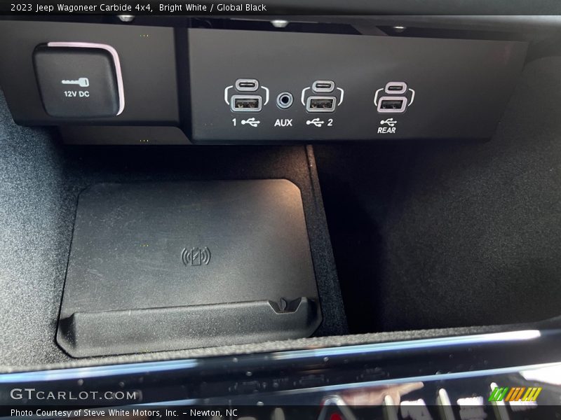 Bright White / Global Black 2023 Jeep Wagoneer Carbide 4x4