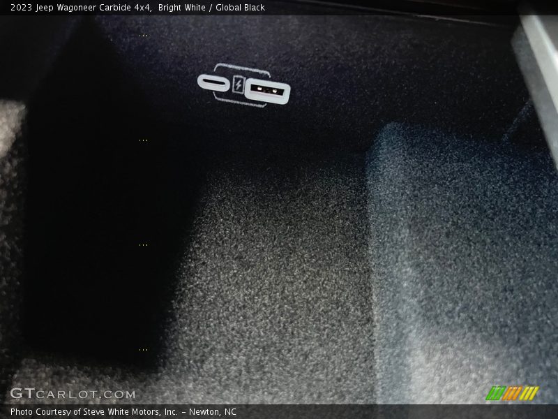Bright White / Global Black 2023 Jeep Wagoneer Carbide 4x4