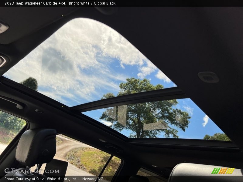 Sunroof of 2023 Wagoneer Carbide 4x4