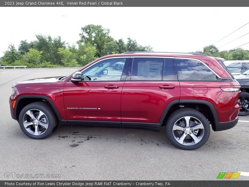 Velvet Red Pearl / Global Black 2023 Jeep Grand Cherokee 4XE