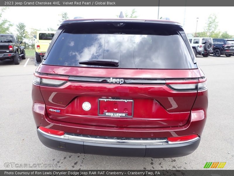 Velvet Red Pearl / Global Black 2023 Jeep Grand Cherokee 4XE