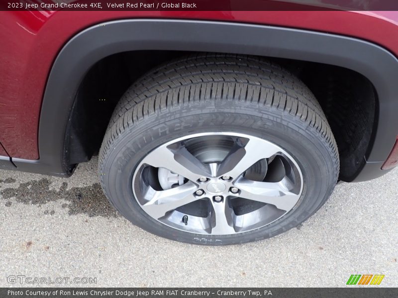 Velvet Red Pearl / Global Black 2023 Jeep Grand Cherokee 4XE