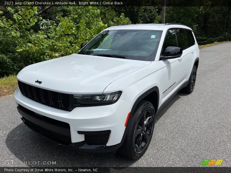 Bright White / Global Black 2023 Jeep Grand Cherokee L Altitude 4x4