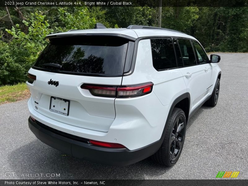 Bright White / Global Black 2023 Jeep Grand Cherokee L Altitude 4x4